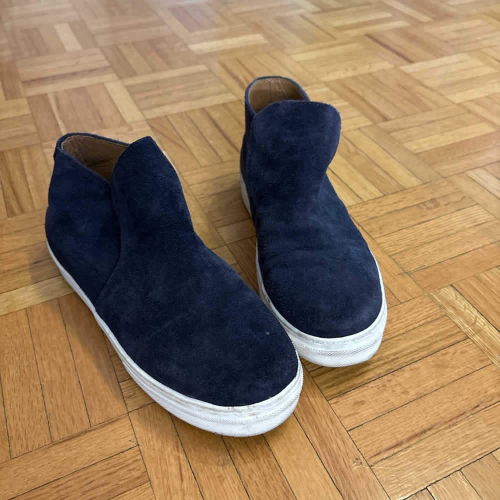 Women’s Roots Navy Suede Slip-On Shoe sz7